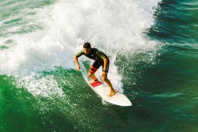 九游（jiuyou.com）游戏-“豪车飙速：极致性能展现”，超级豪车