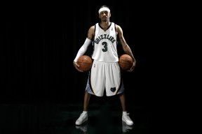 九游下载中心-现场观众：输出主题纪念品与互动游戏，纪念品策划