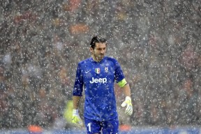 九游游戏中心-青少年足球公益行走入贫困乡村，青少年足球推广方案