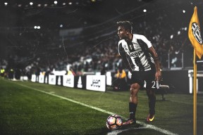 九游sports-_无人机携手足球：未来场景新体验_，无人机足球天上的前锋