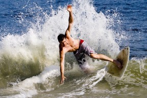 九游下载官网-未来“足球巨星”在欧冠的惊艳首次亮相，未来足坛十大新星