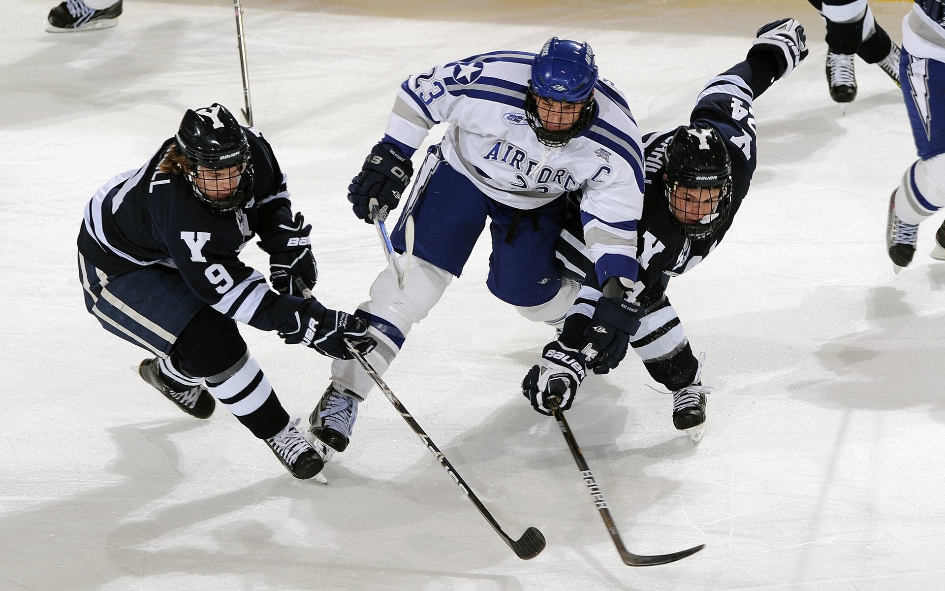 《使命召唤》赛事对射击游戏的影响：创新玩法与竞技体验，使命召唤比赛现场