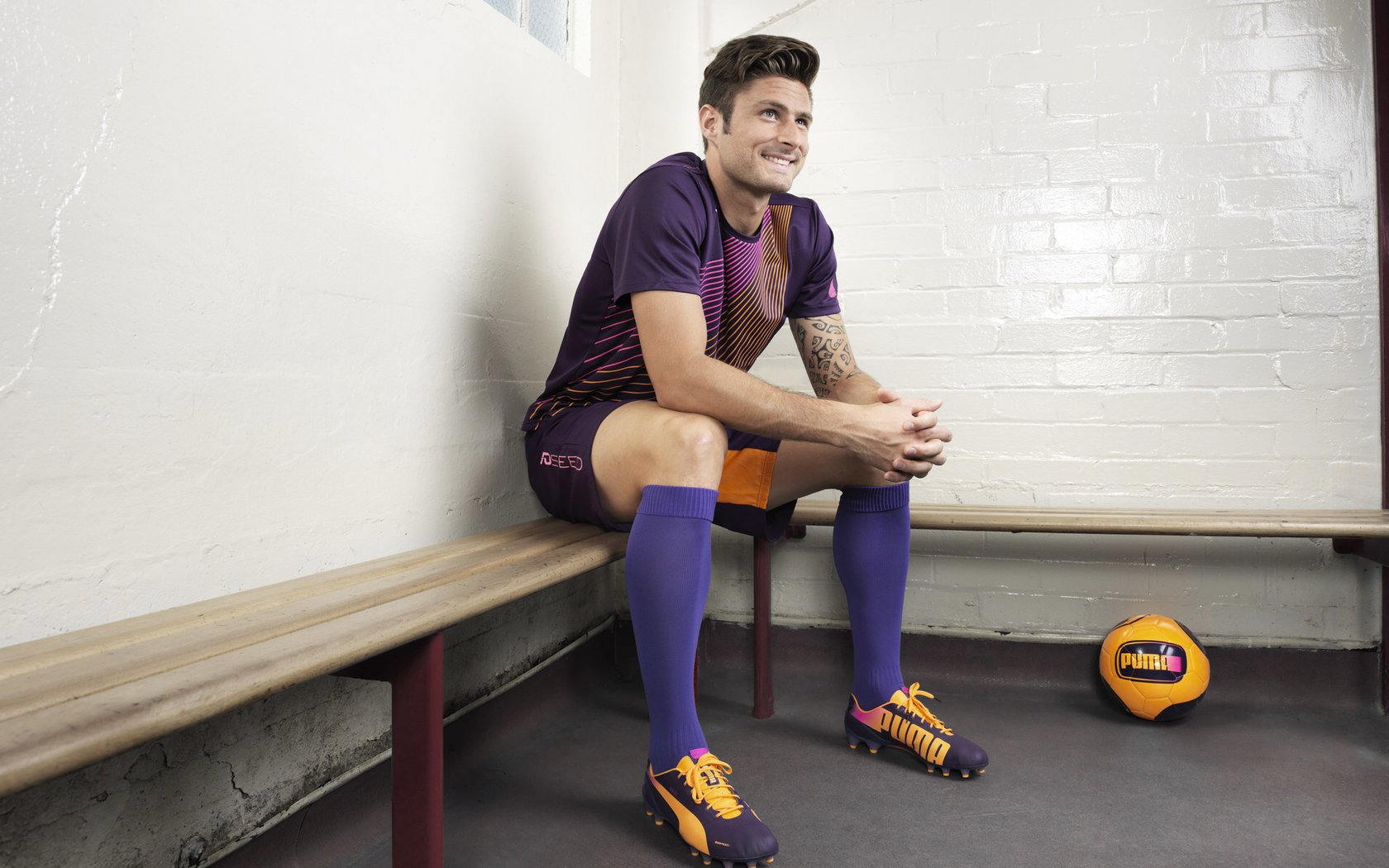 英超激战正酣!逆转战局的球队再次领跑榜单,英超逆转夺冠